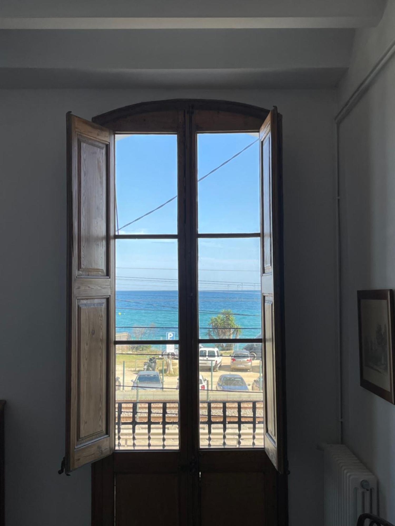 Espectacular Casa Indiana En Primera Linea De Mar Vilassar De Mar Εξωτερικό φωτογραφία