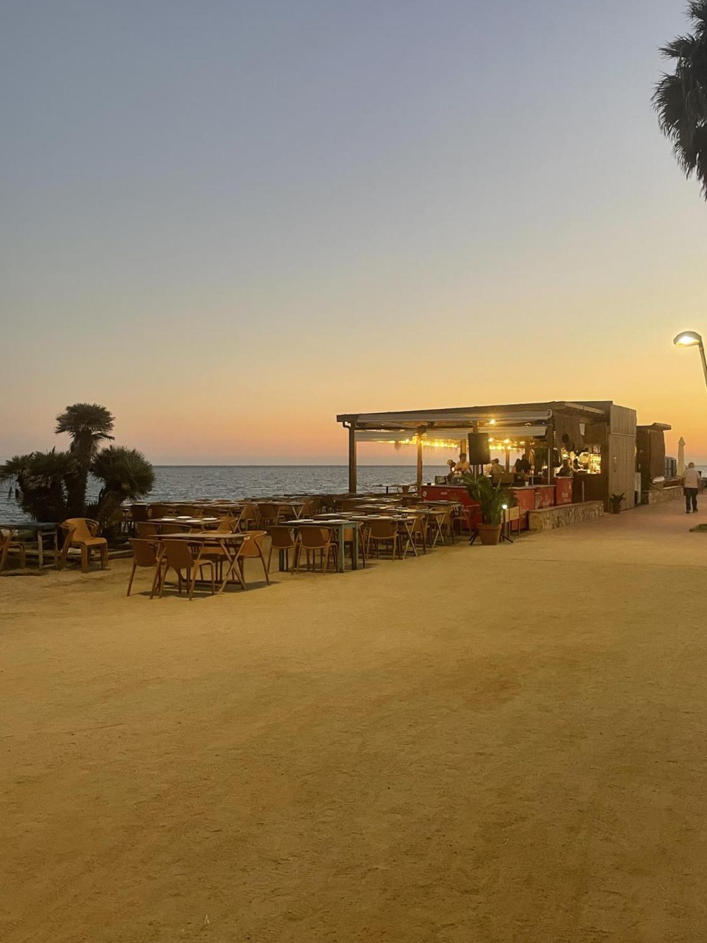 Espectacular Casa Indiana En Primera Linea De Mar Vilassar De Mar Εξωτερικό φωτογραφία